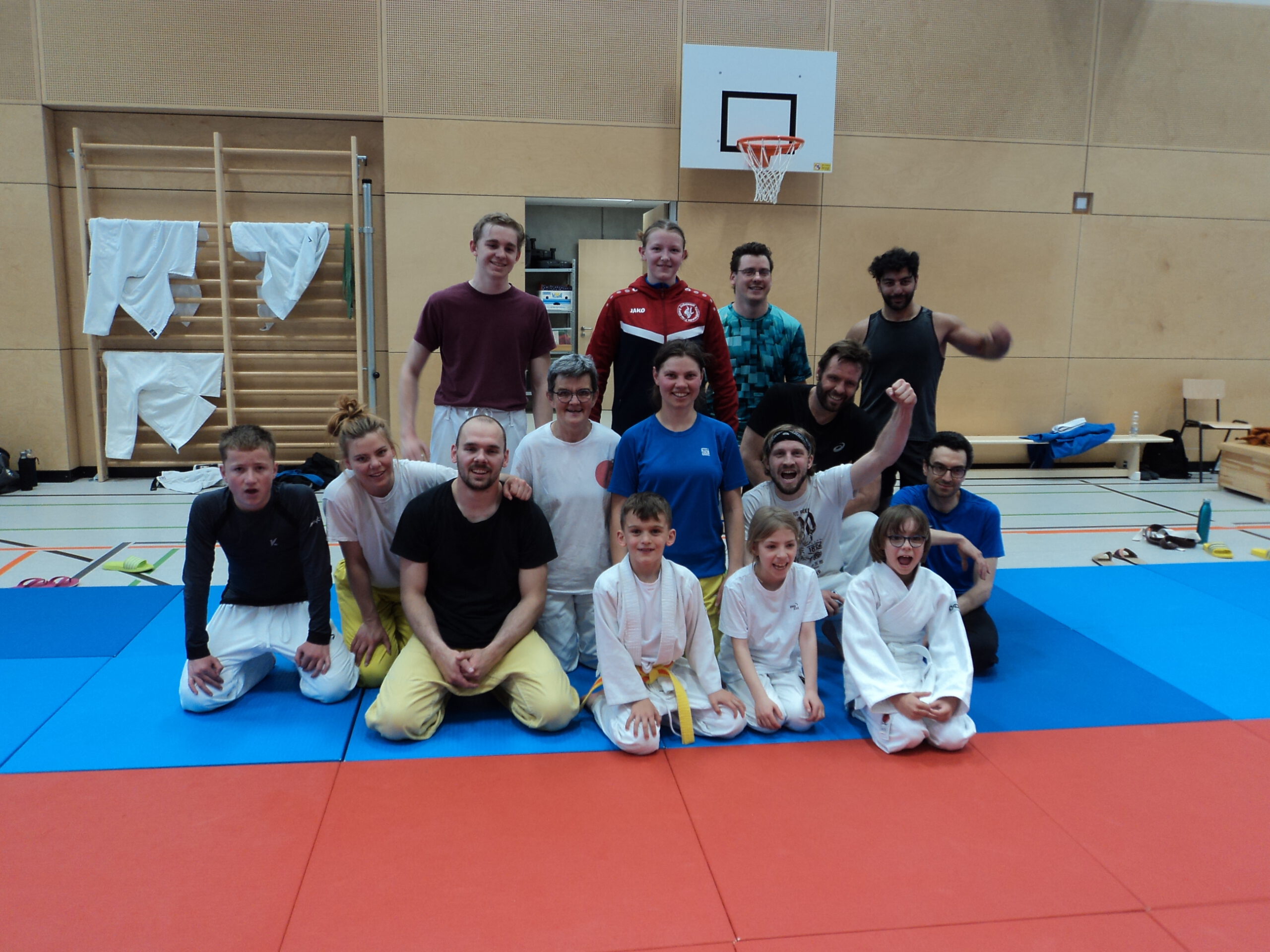 Du betrachtest gerade Vatertag mal anders: 22 Judoka beim Breitensportlehrgang in Friedberg